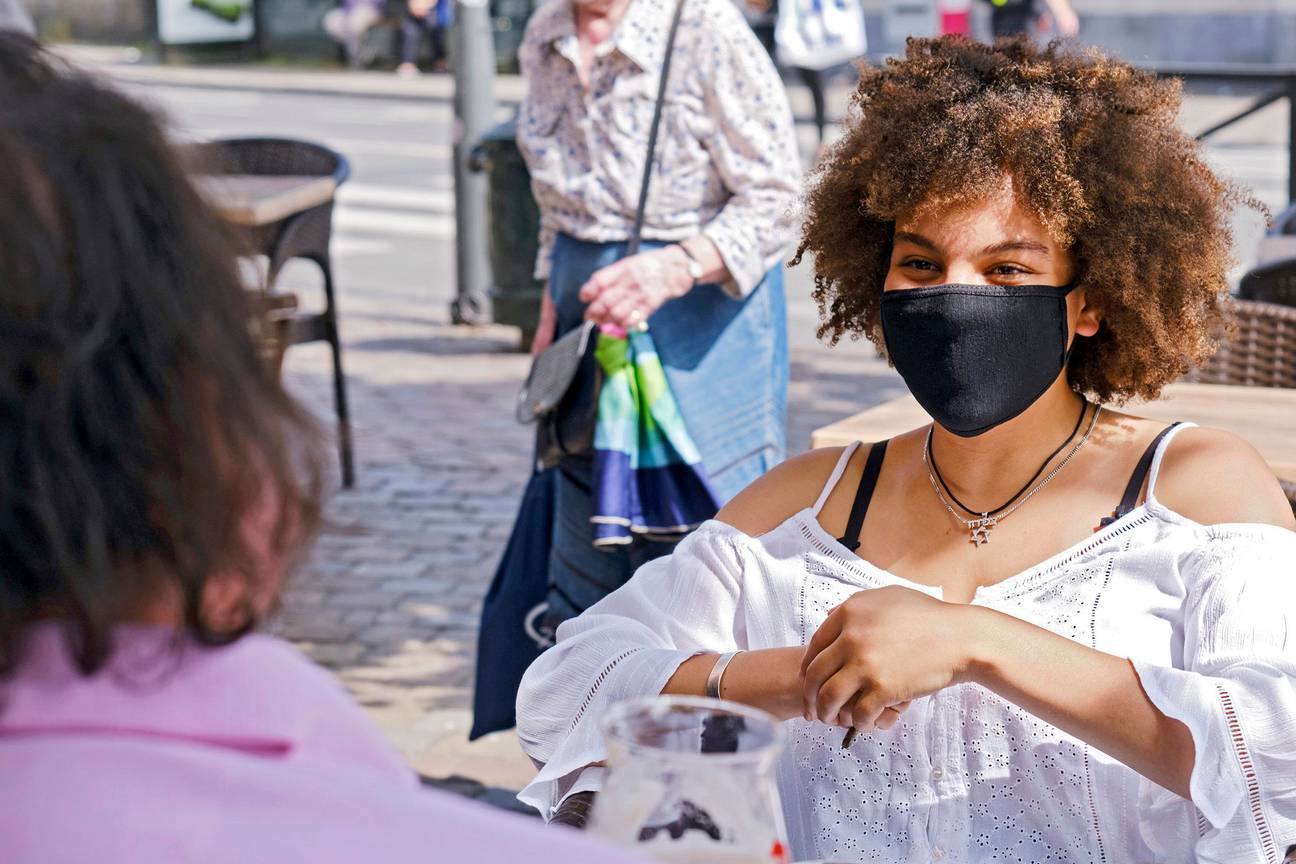 Het dragen van een mondmasker is verplicht in het Brussels gewest zolang de corona-alarmdrempel overschreden blijft