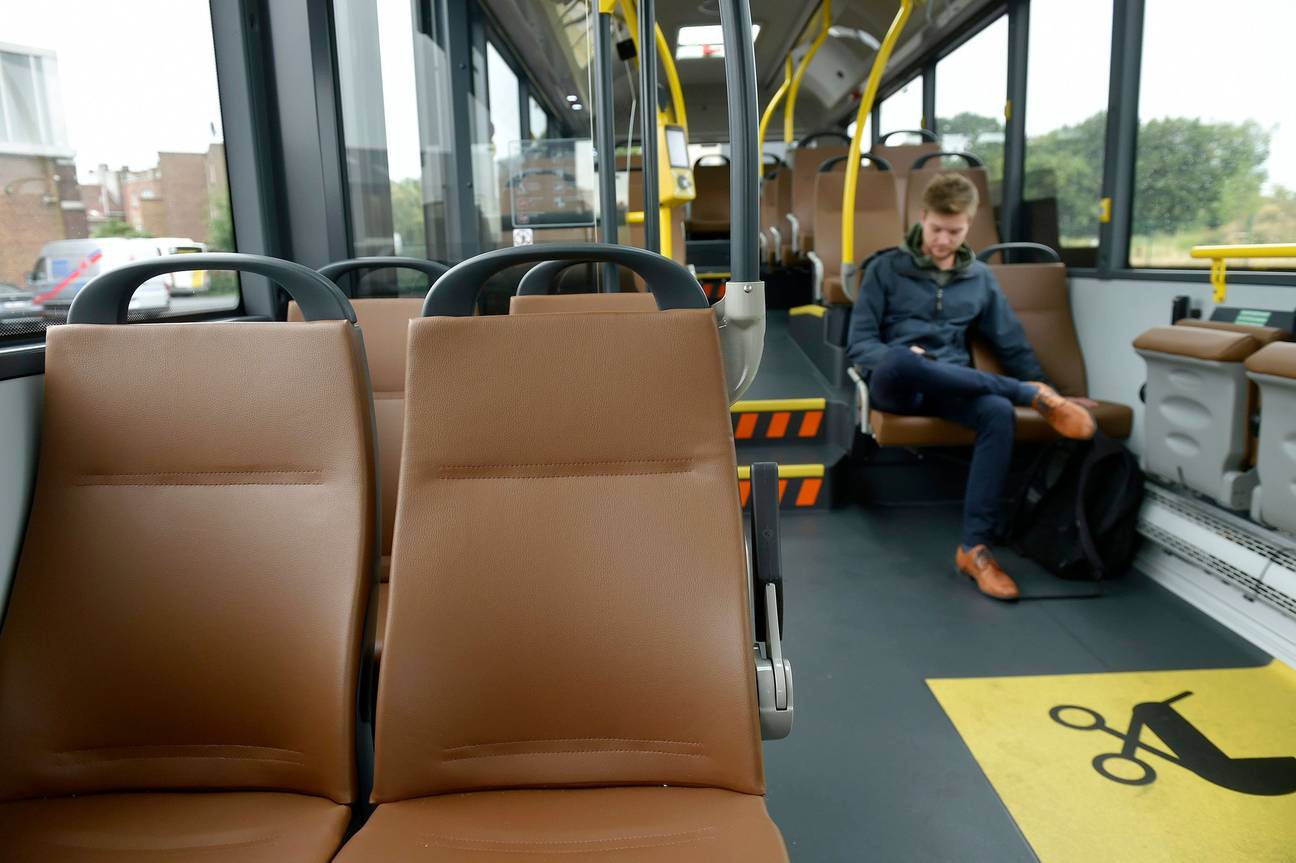 Een bus van openbaar vervoersmaatschappij De Lijn
