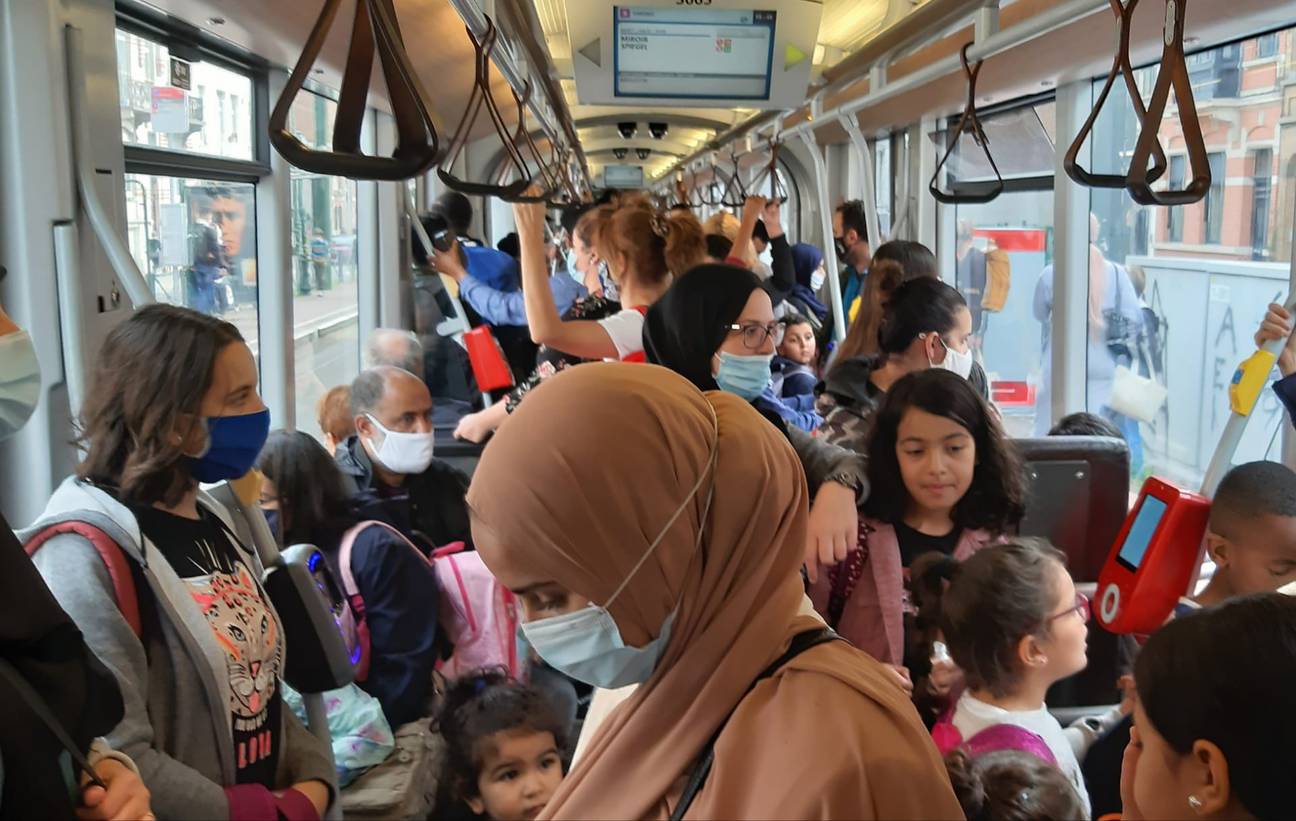 4 september 2020: drukte op tramlijn 9 aan het begin van het nieuwe schooljaar