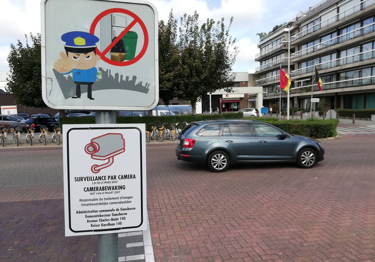 Camerabewaking op de openbare weg aan het gemeentelijk zwembad Nereus in Ganshoren