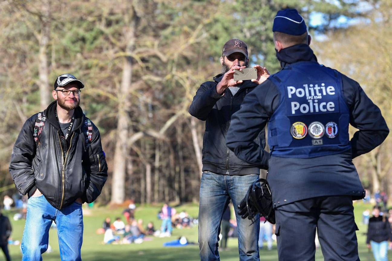 Zaterdag 20 maart 2021: na een wereldwijde Facebook-oproep wordt ook in het Ter Kamerenbos geprotesteerd tegen de beperking van de individuele vrijheid door de coronamaateregelen van de overheden