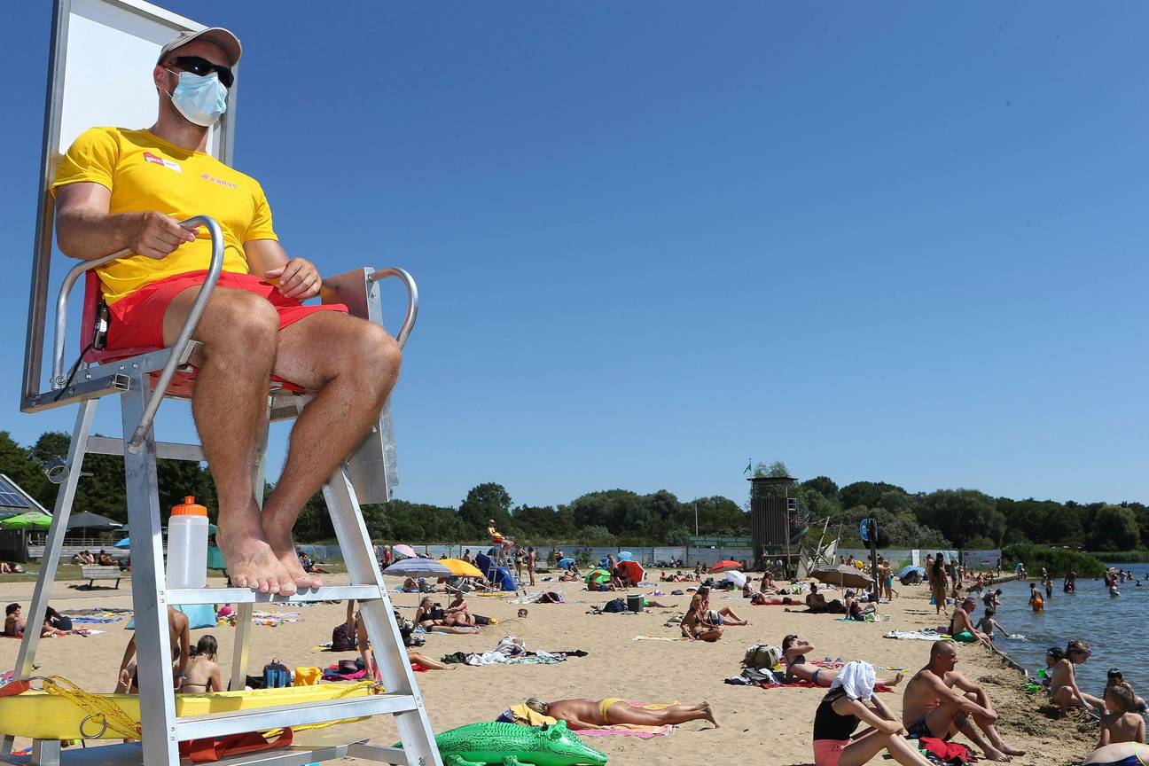 Verkoeling zoeken tijdens een hete zomer in het recreatiedomein De Blaarmeersen in Gent (achiefbeeld uit de zomer van 2020)