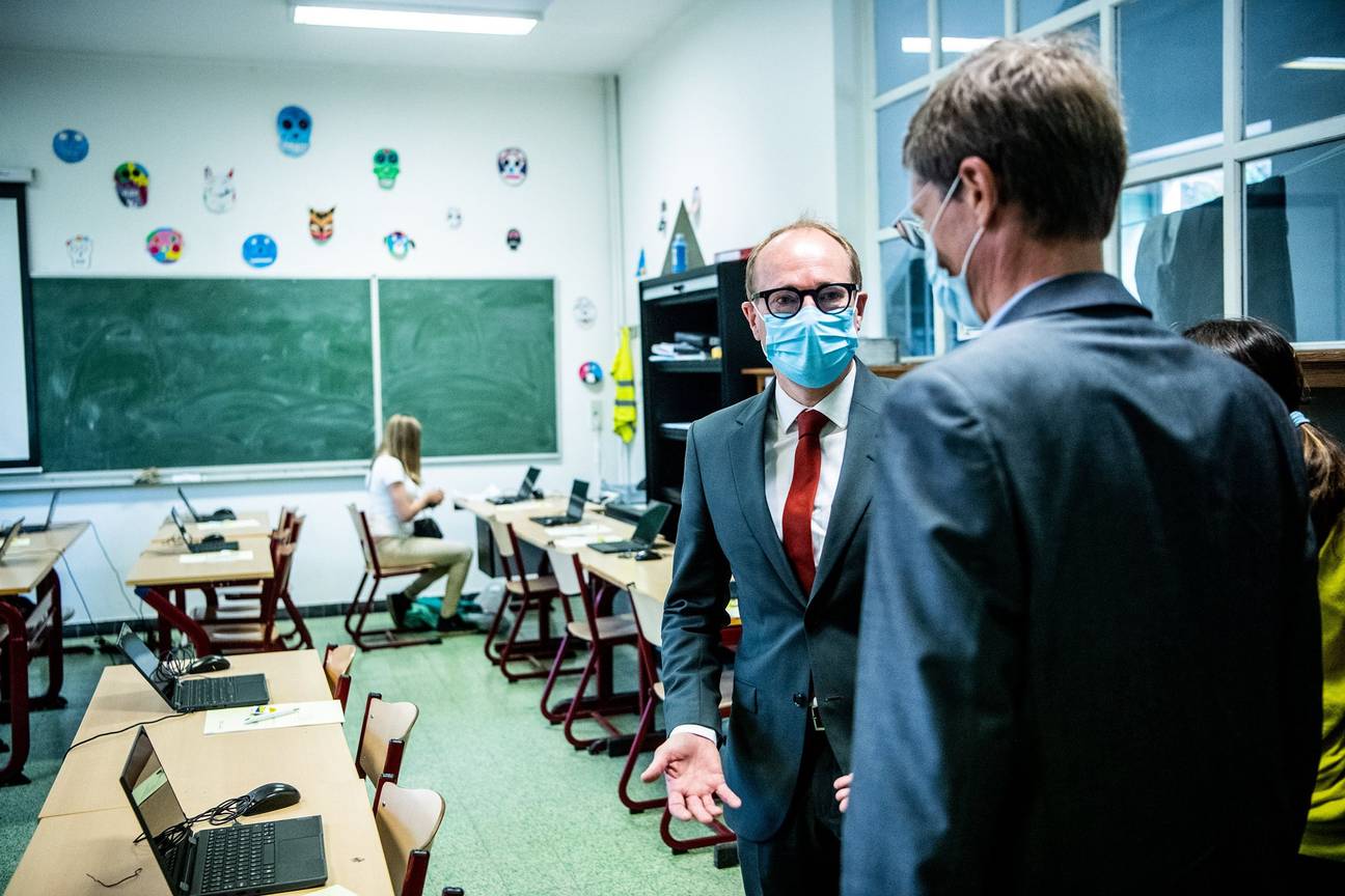 20210906 Minister van onderwijs Ben Weyts (N-VA) bezoekt de faculteit geneeskunde van de KU Leuven in Etterbeek