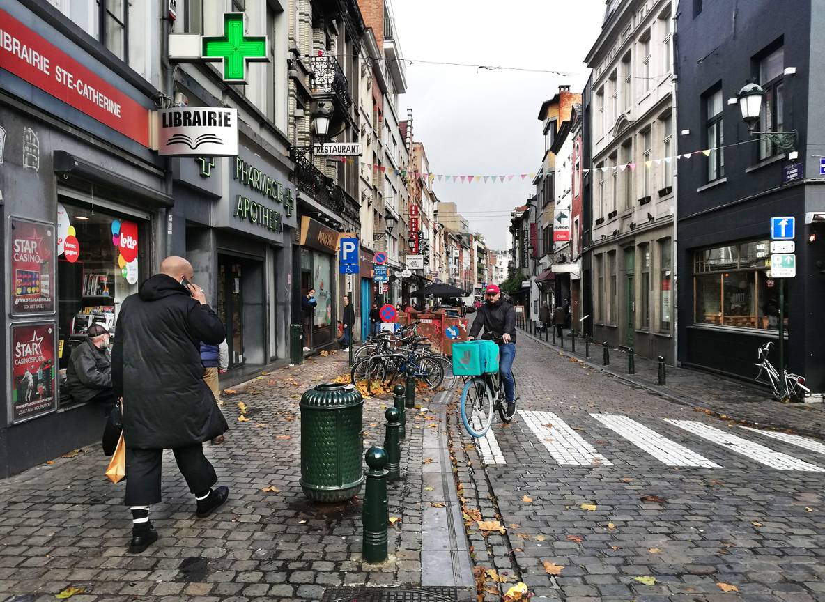 De Vlaamsesteenweg, gezien vanaf de Oude Graanmarkt