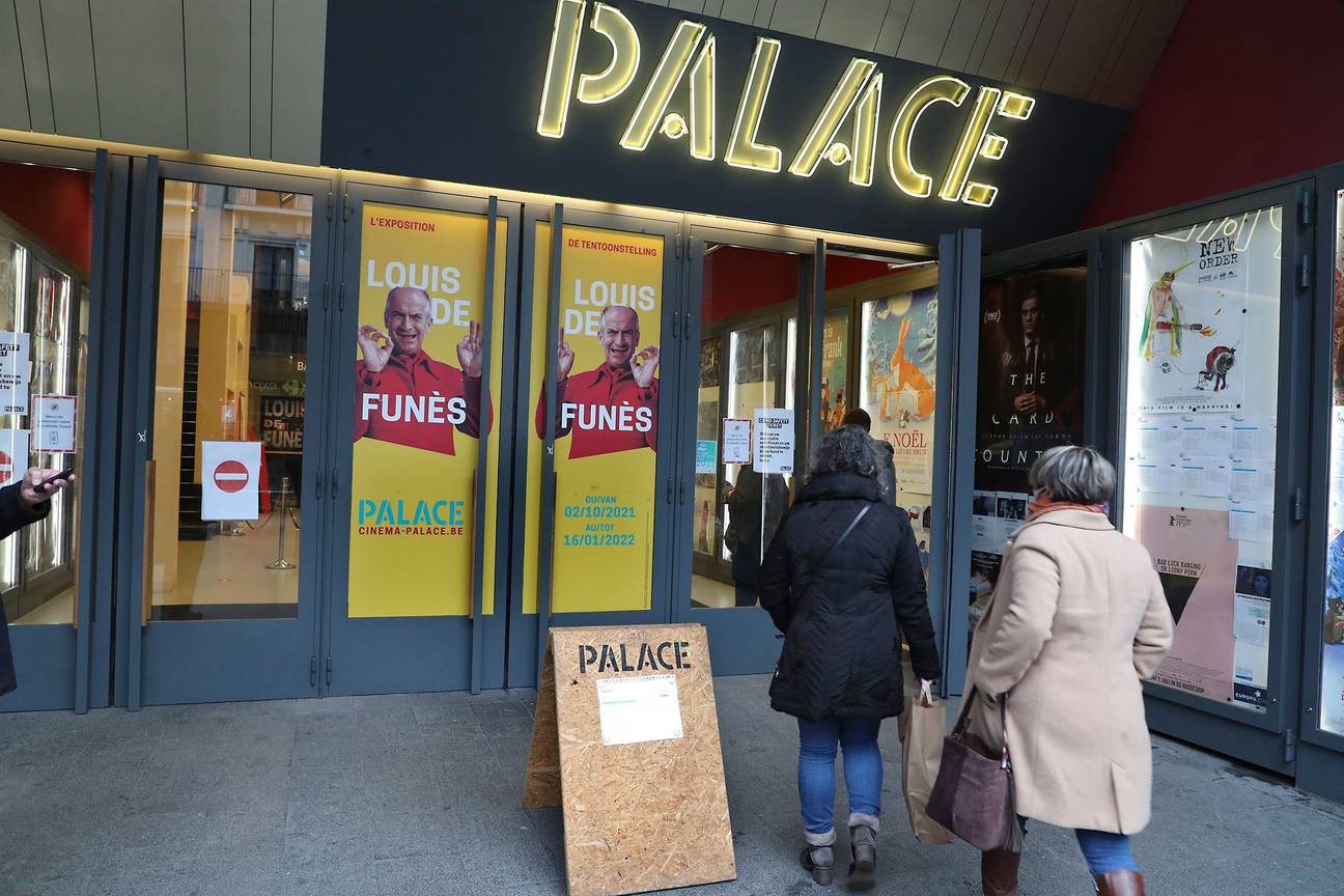 20211227 26 december 2021 Cinema Palace besluit open te blijven en verder films te vertonen voor publiek, ondanks het nieuwe verbod