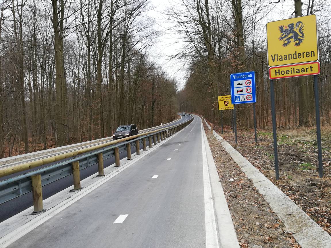 De fietssnelweg F205 Brussel-Hoeilaart langs de Terhulpsesteenweg (N275): de grens tussen Vlaanderen en het Brussels Gewest