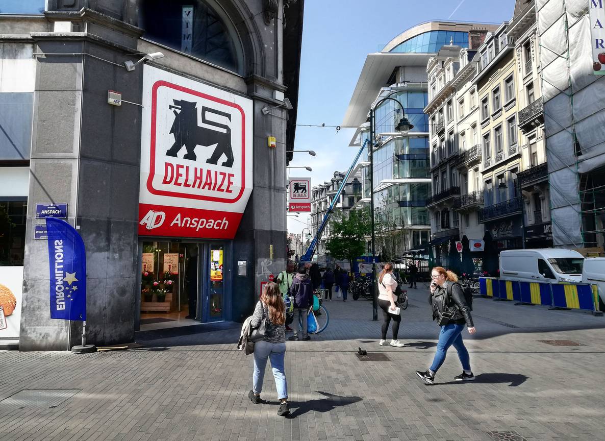 AD Delhaize op de Anspachlaan voetgangerszone supermarkt