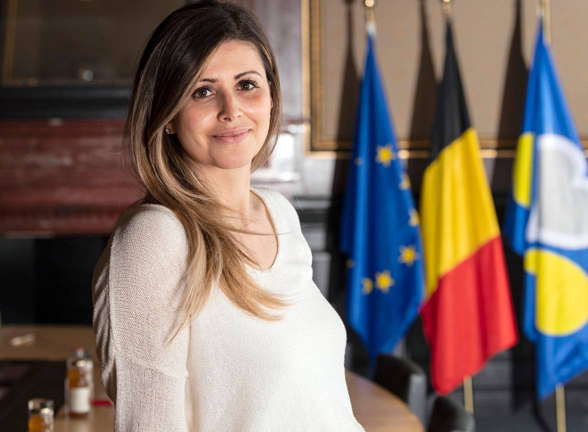 Nawal Ben Hamou (PS), Staatssecretaris van het Brussels Hoofdstedelijk Gewest, belast met Huisvesting en Gelijke Kansen (bevoegdheid gedelegeerd door Minister-president Rudi Vervoort.)