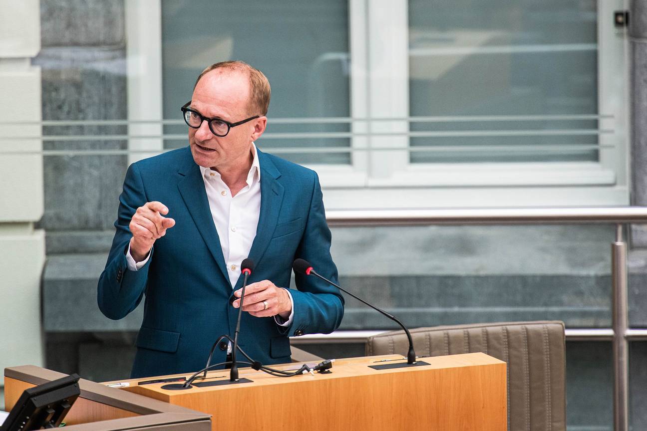 Ben Weyts (N-VA), viceminister-president van de Vlaamse Regering en Vlaams minister van Onderwijs, Sport, Dierenwelzijn en Vlaamse Rand, hier in het Vlaams parlement