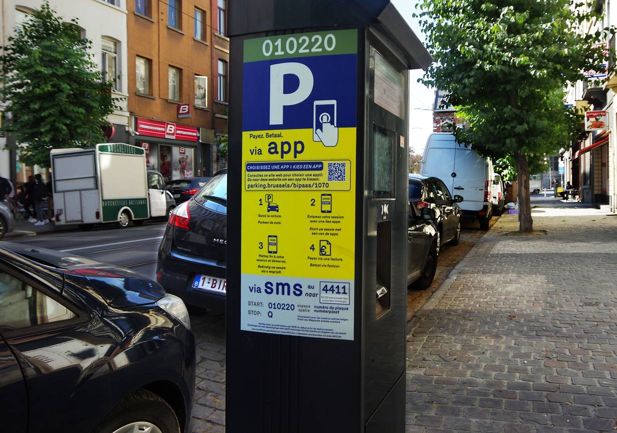 Een parkeermeter in de de Fiennesstraat in Anderlecht, vlakbij het gemeentehuis
