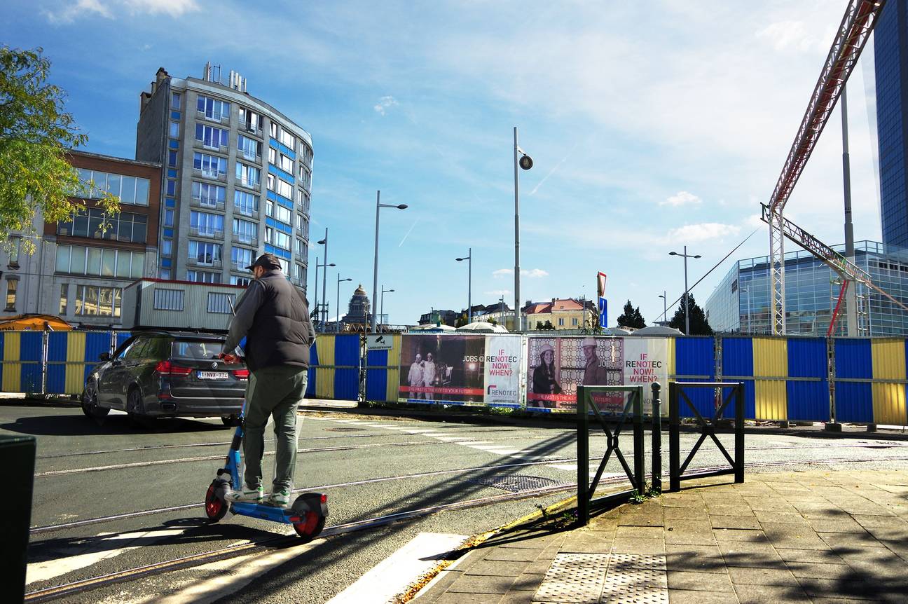 Het Baraplein, met zicht op de Jamarlaan en het justitiepaleis op de achtergrond