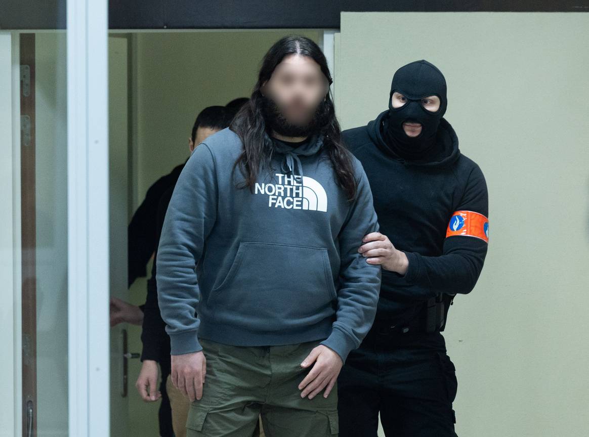 Beklaagden aanslagen Brussel 22 maart 2016: Osama Krayem (met trui North Face)
