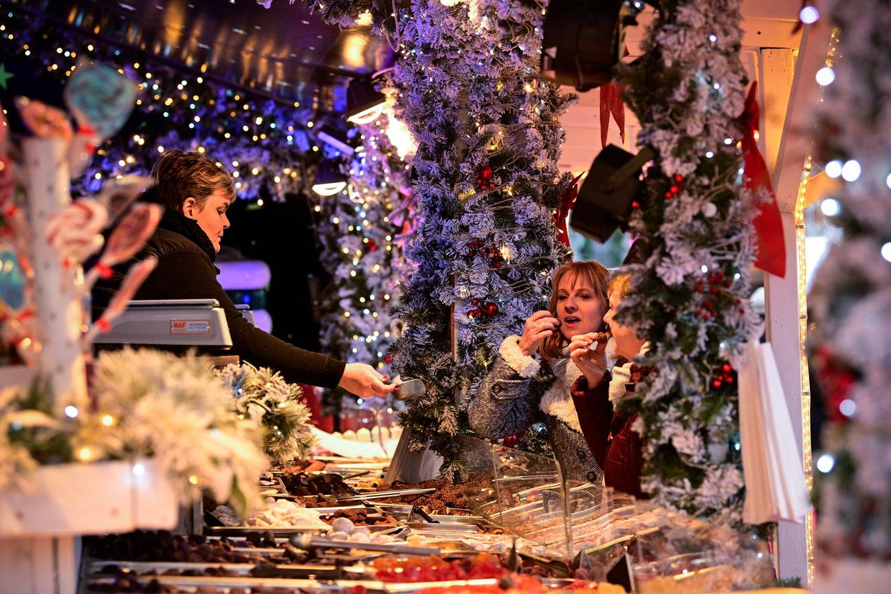 Winterpret/Plaisirs d'hiver in december 2022: de jaarlijkse kerstmarkt met talloze kerstkraampjes