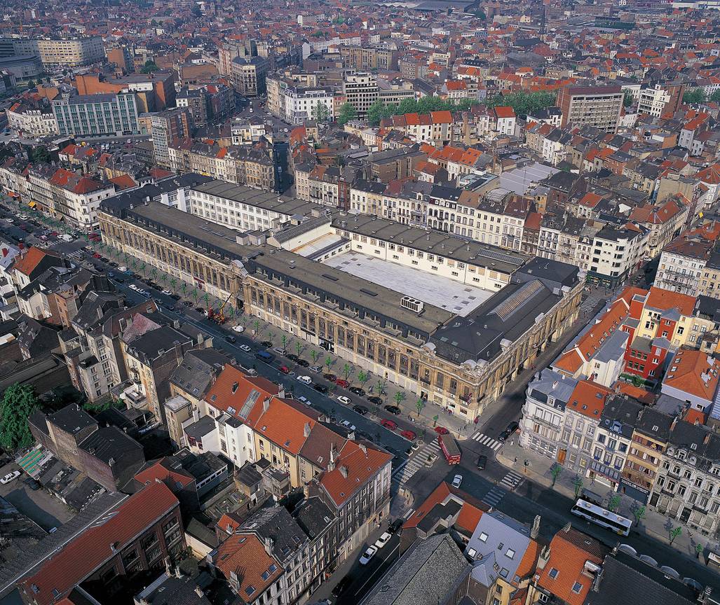 Het Zuidpaleis, gezien vanuit de lucht in 2004