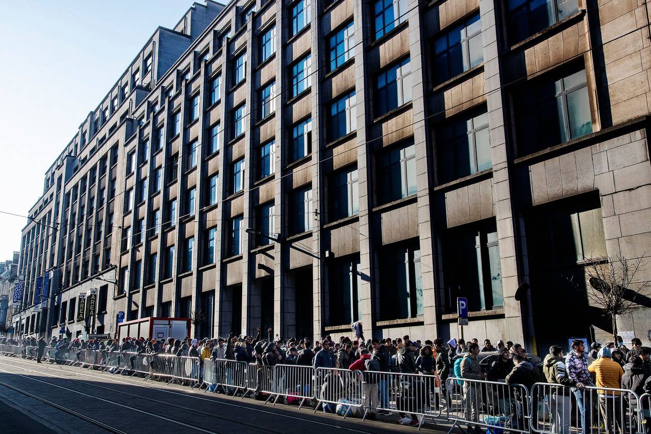 14 februari 2023: het was de bedoeling dat de asielzoekers en daklozen in het kraakpand in de Paleizenstraat 48 in Schaarbeek een ander, veilig onderdak kregen, maar dat mislukte grotendeels