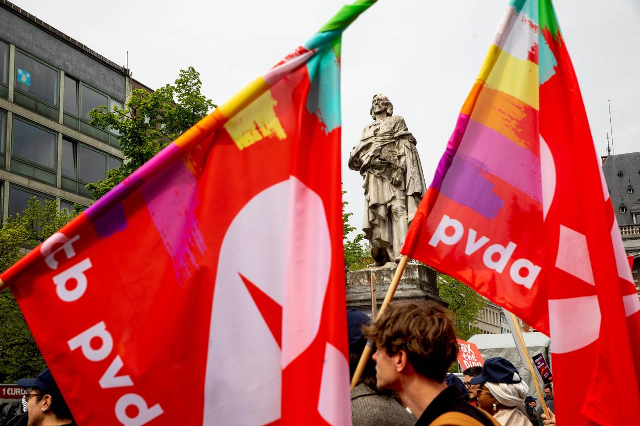 1 mei 2023: campagne 'Tax the rich!' van PVDA-PTB op de 1 mei-viering in Brussel, hier op het Anneessensplein