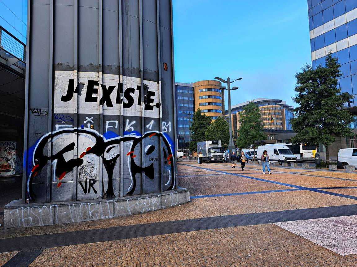 De hoofdingang van het Zuidstation langs de Europaesplanade