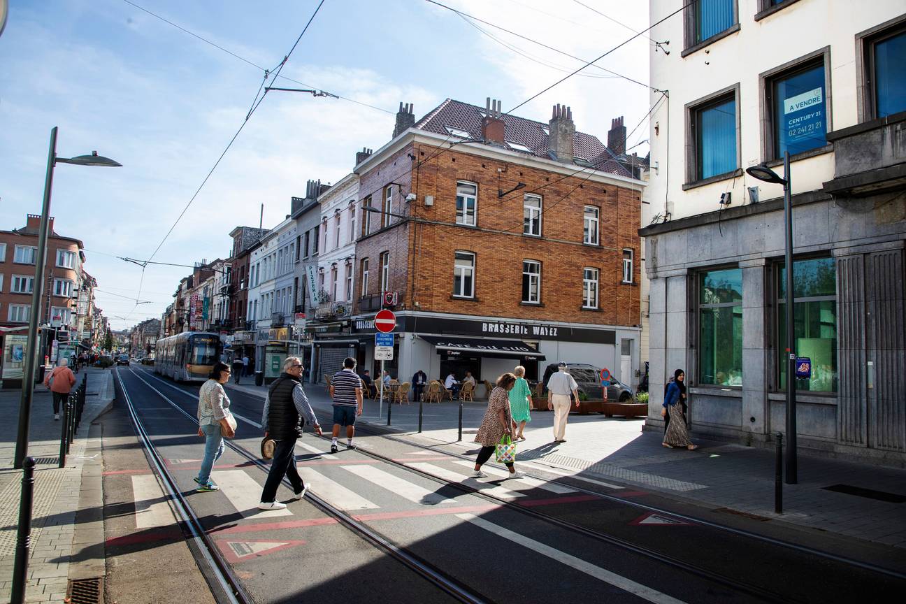 14 september 2023: de Wayezstraat in Anderlecht, de dag nadat er een man werd neergekogeld door een drugsbende