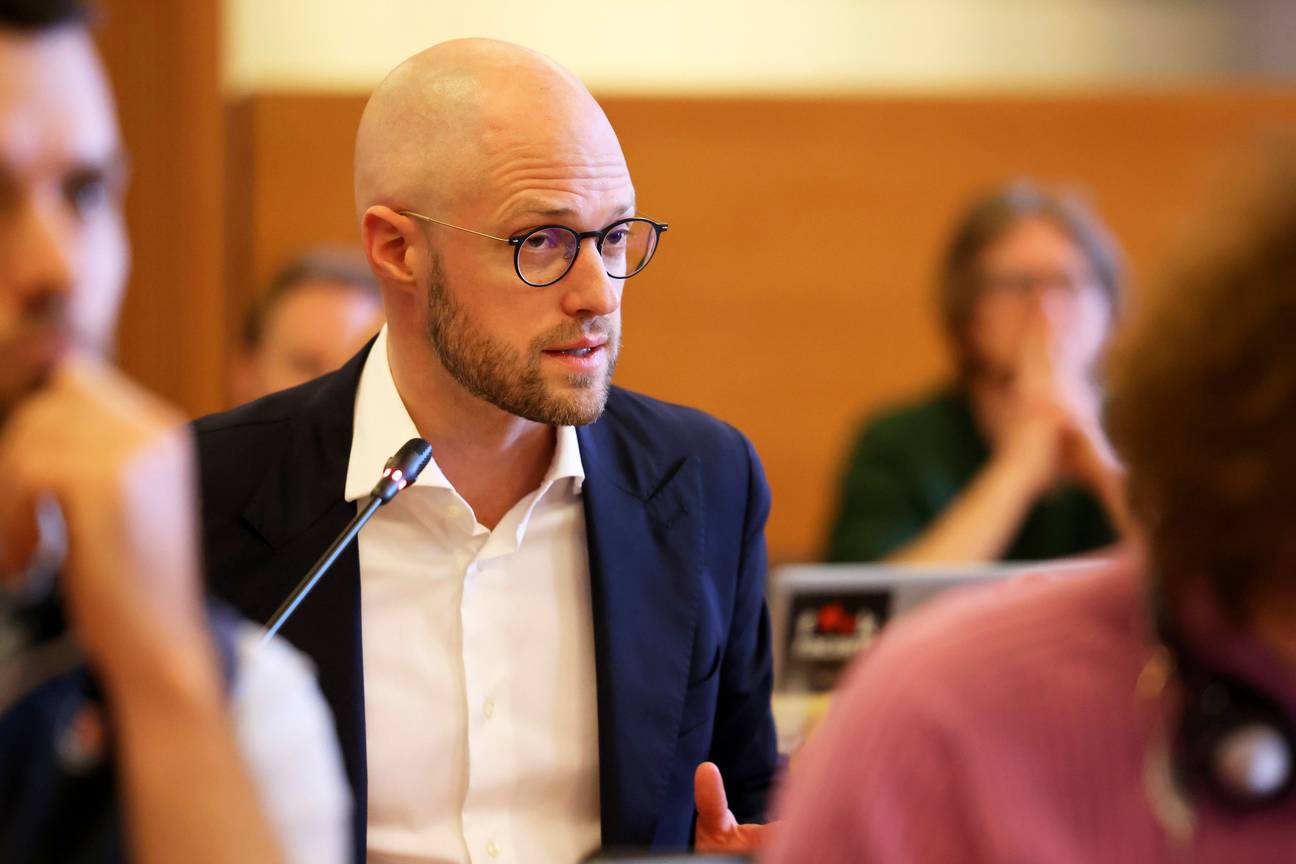 MR Wil Vervoort In Parlement Uithoren Over Drugsgeweld | BRUZZ