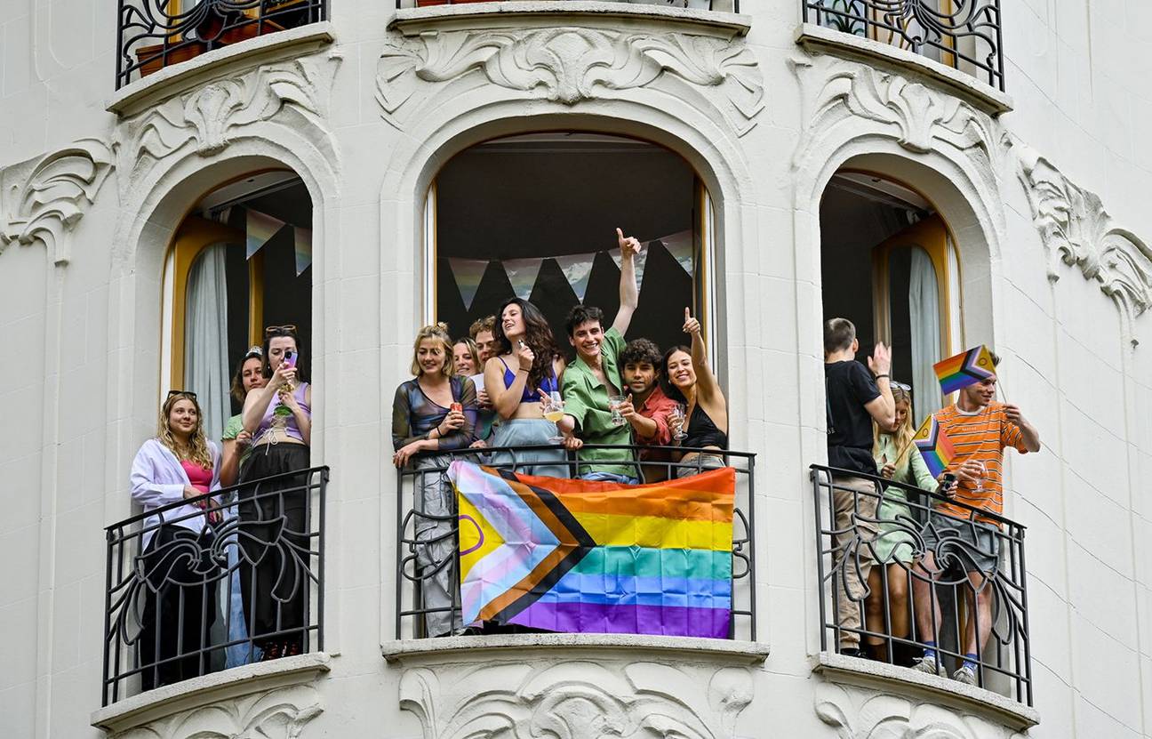 SLT20240501 PODIUM pride