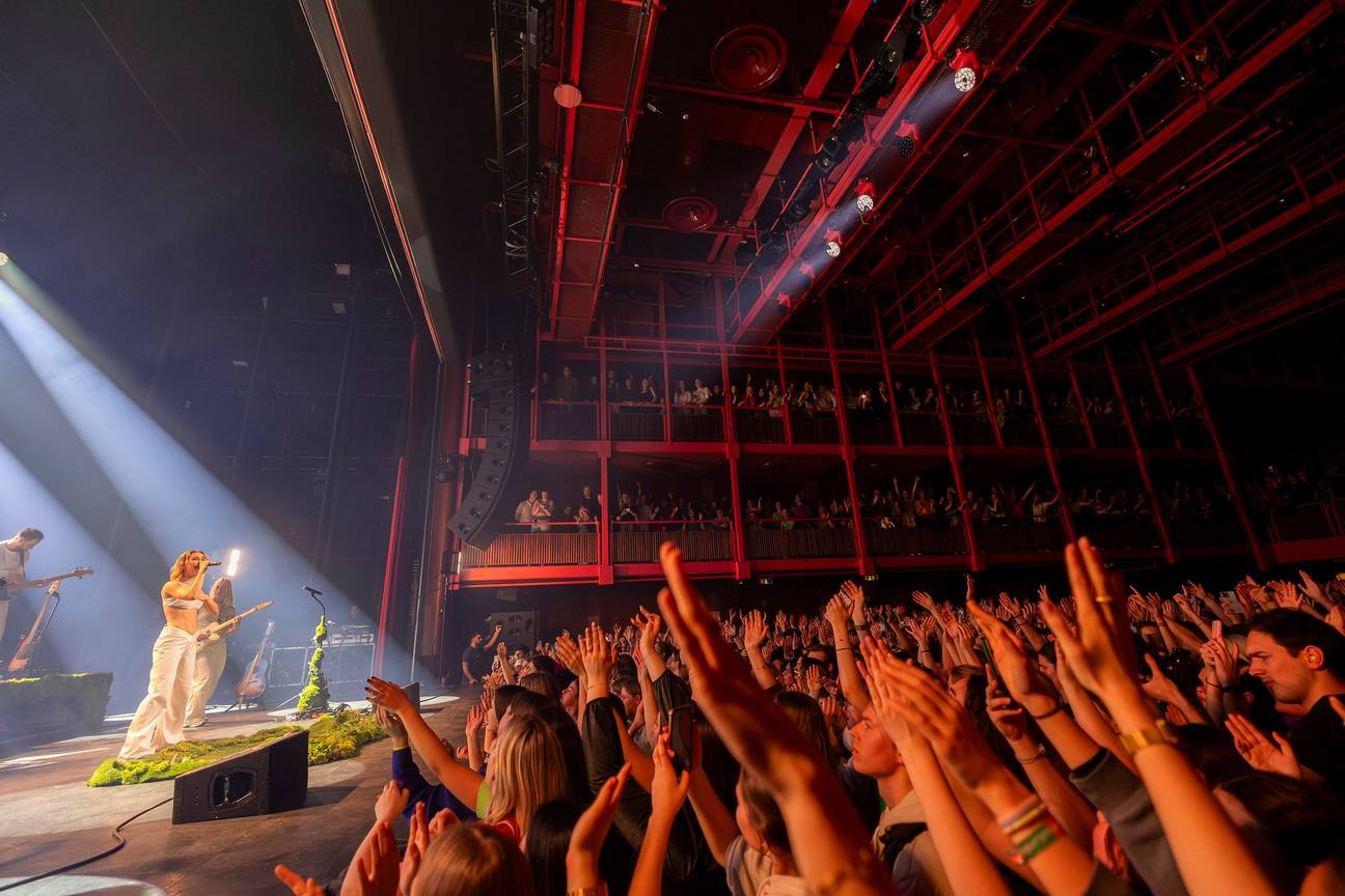 Pommelien Thijs tijdens haar concert in de Ancienne Belgique op 10 februari 2024