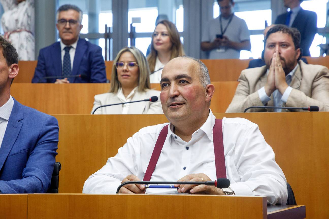 20240703 Fouad Ahidar (Team Fouad Ahidar), bij de eedaflegging in het Brussels parlement op 25 juni 2024