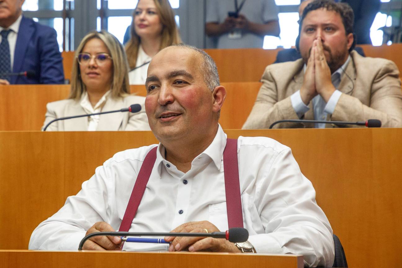 20240703 Fouad Ahidar (Team Fouad Ahidar), bij de eedaflegging in het Brussels parlement op 25 juni 2024 2 lg