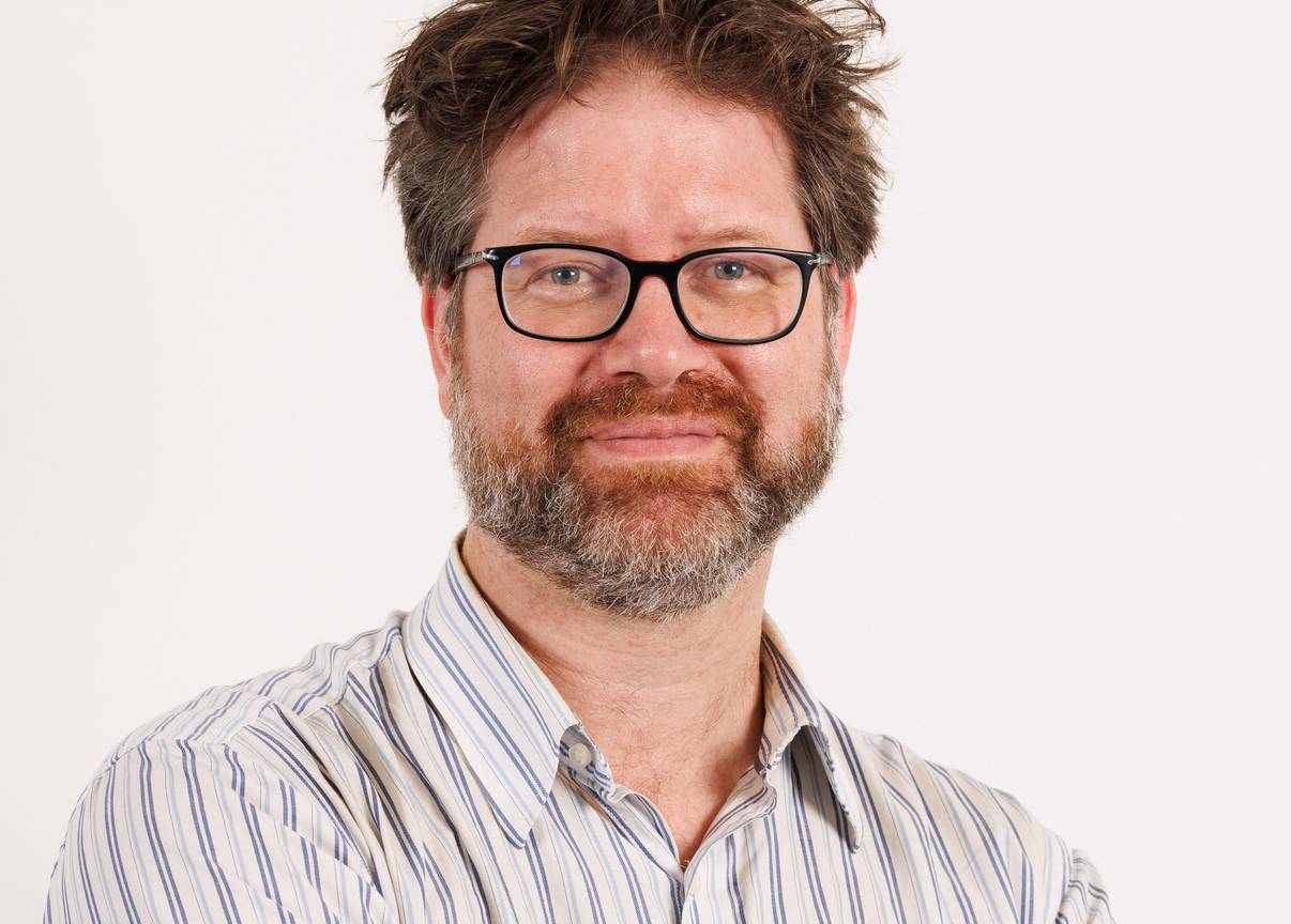 John Pitseys (Ecolo) tijdens zijn eedaflegging in het Brussels parlement op 25 juni 2024.