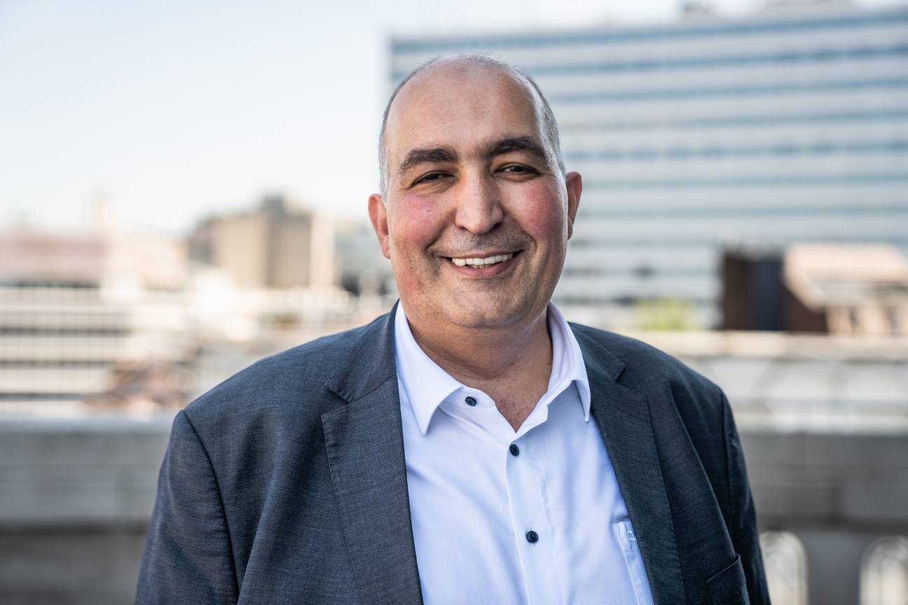 Fouad Ahidar (Team Fouad Ahidar) op het balkon van het Brussels Parlement