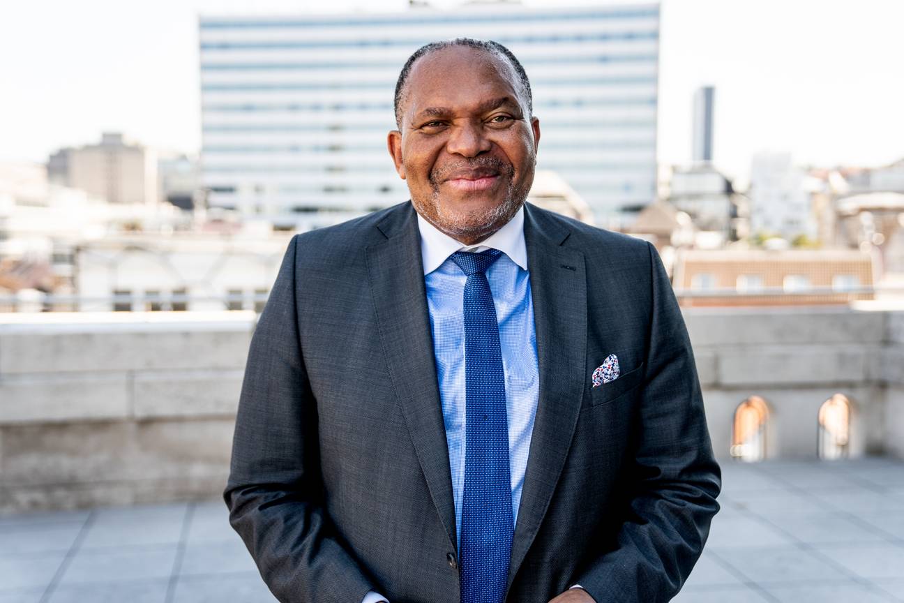 Bertin Mampaka Mankamba (MR) op het balkon van het Brusels Parlement