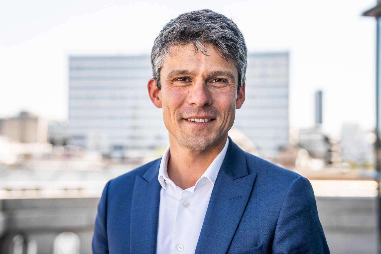 Benjamin Dalle (CD&V) op het balkon van het Brussels Parlement