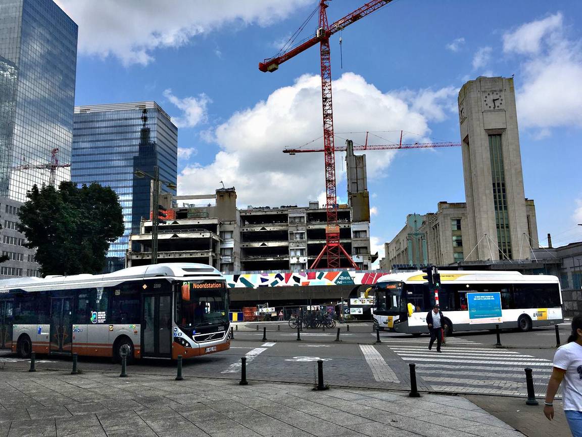 19 augustus 2024: afbraak van het CCN-gebouw dat voor het Noordstation stond