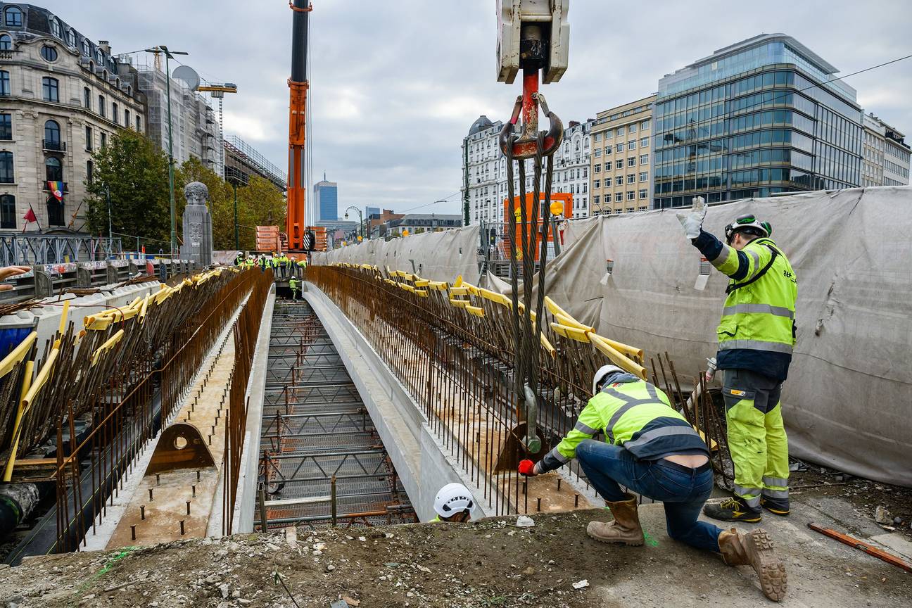 BRZ 20241120 1912 BEELD Sainctelettebrug 8