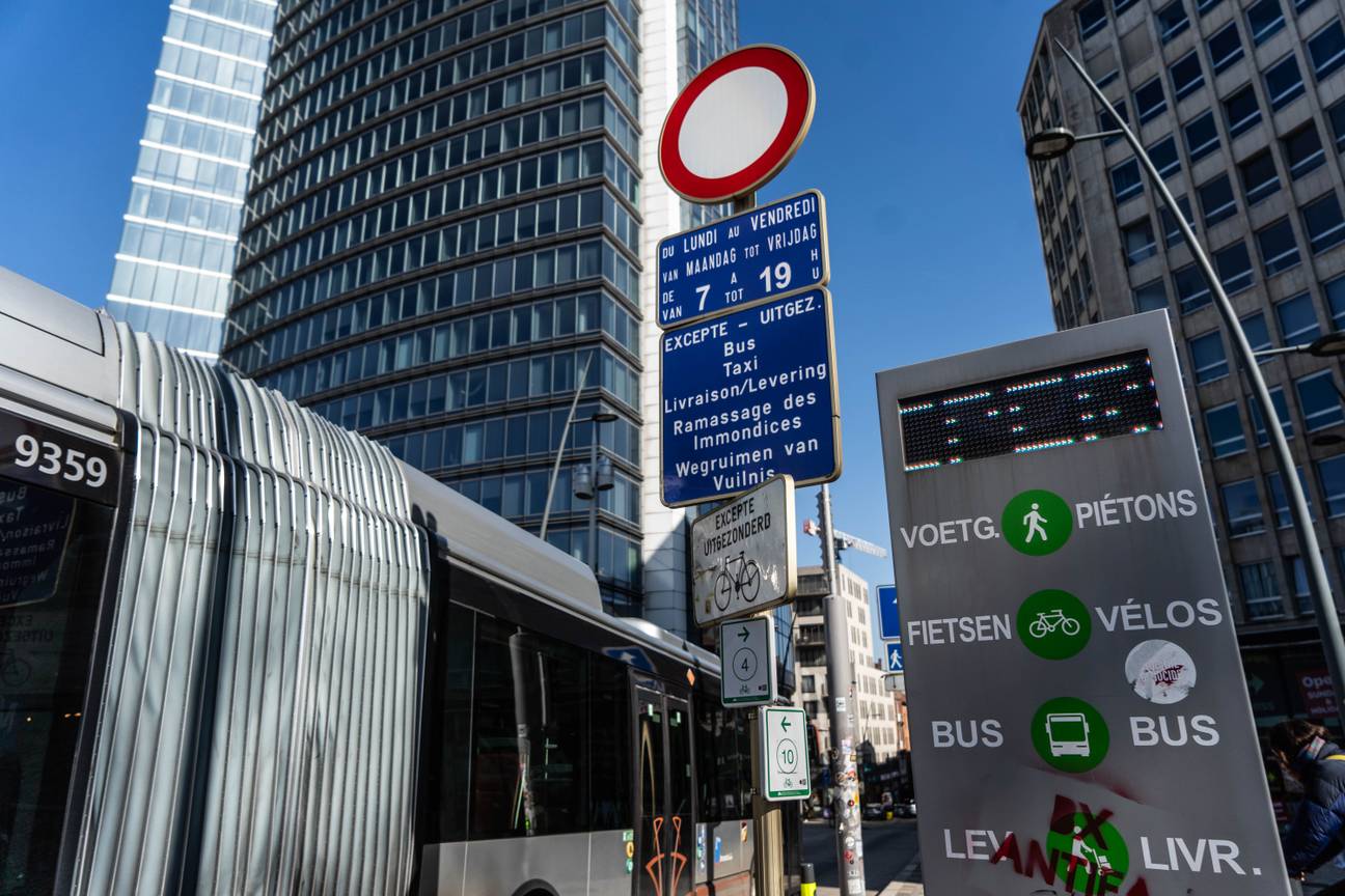Verloedering en leegstand in de autoluwe Leuvensesteenweg in Sint-Joost 01