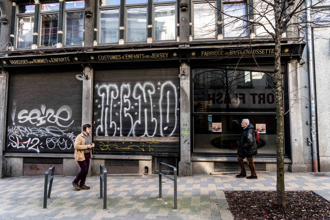 Verloedering en leegstand in de autoluwe Leuvensesteenweg in Sint-Joost 12
