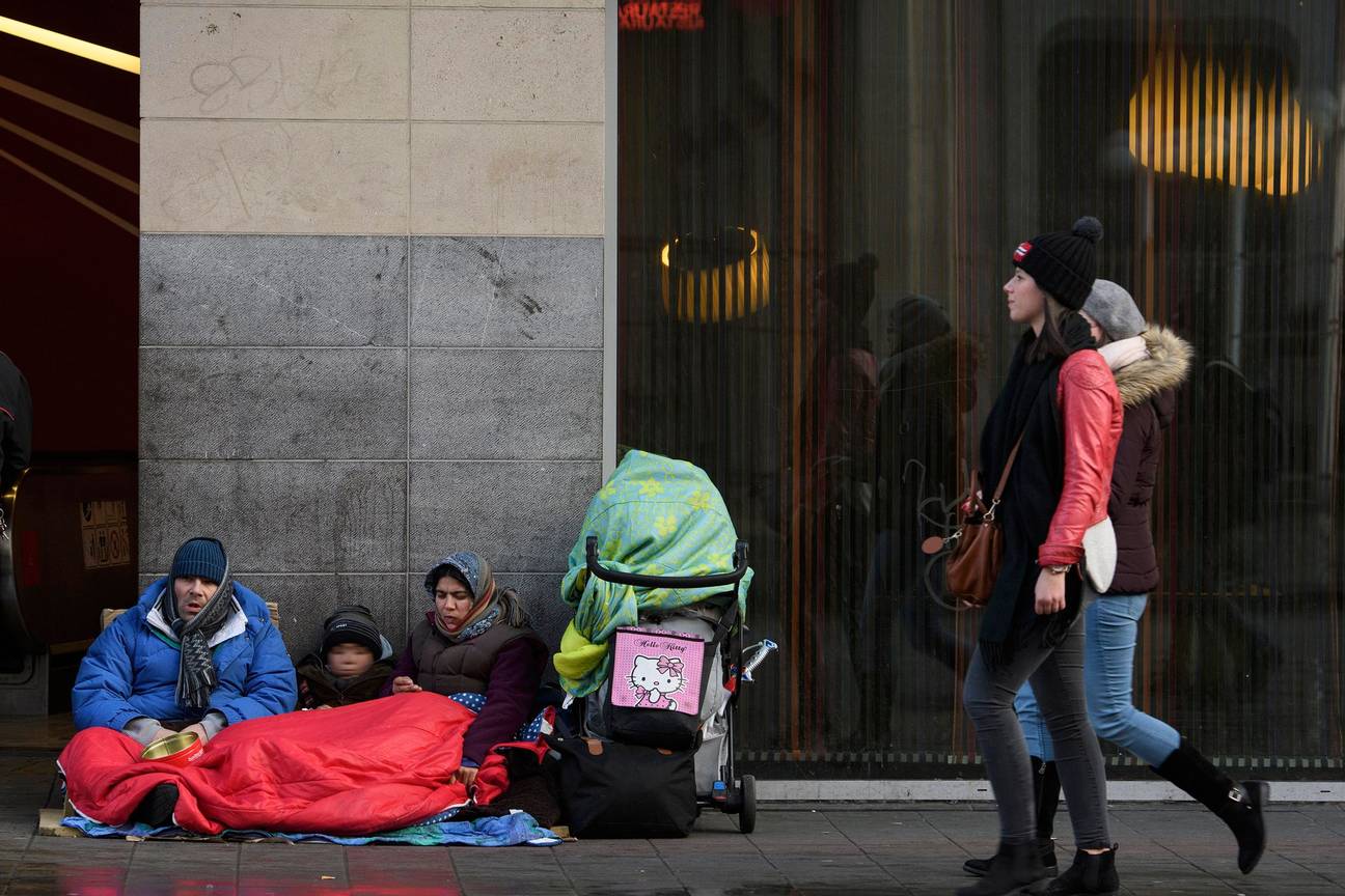 BRZ 20250827 1945 OPINIE Dakloze familie