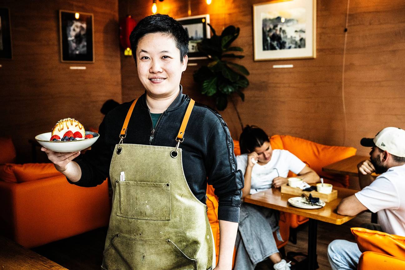 BRZ 20251001 1950 EAT AND DRINK Silk