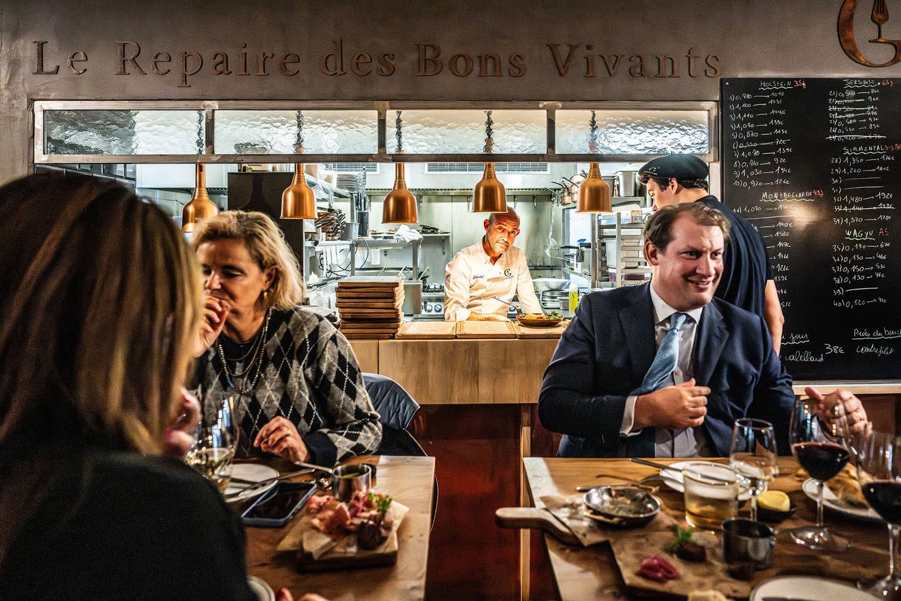 BRZ 20251105 1955 EAT AND DRINK Gueleton