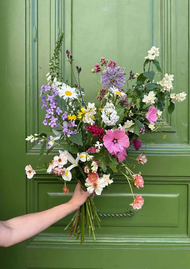 BRZ 20260513 1979 SHOP vaas met biobloemen