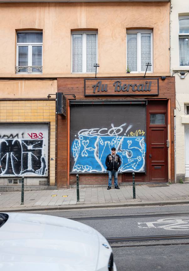 Graffiti op een gevel in Sint-Gillis: 'Hadden ze niets mooier kunnen ...