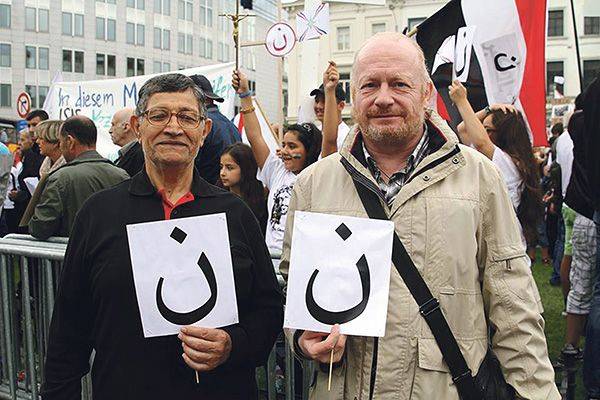 Belgische katholiek en Irakese moslim samen manifestatie tegen IS augustus 2014