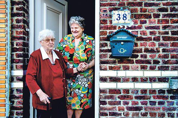 Jeanne Deneef en Simone buurtpensioen