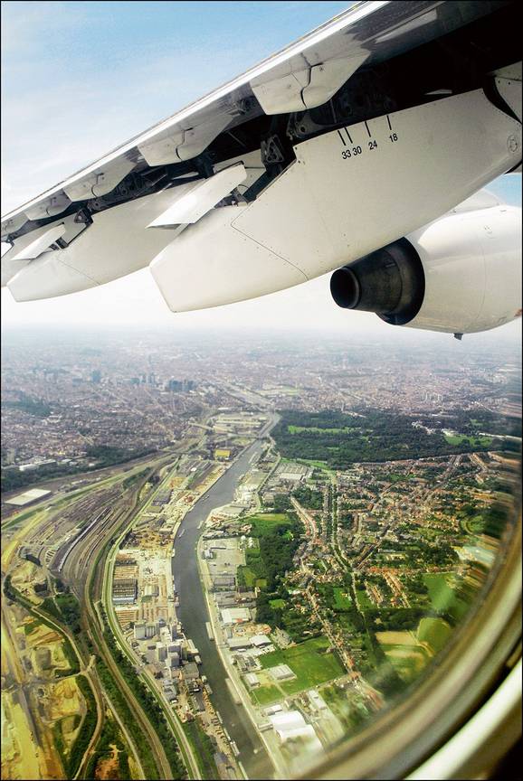 vliegtuig BRUZZ 1566