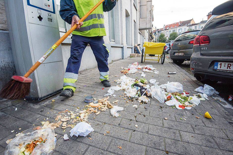 vuilnismannen 11 BRUZZ ACTUA 1585