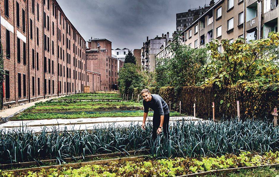 Steven Desair Mary Pop in BRUZZ 1545