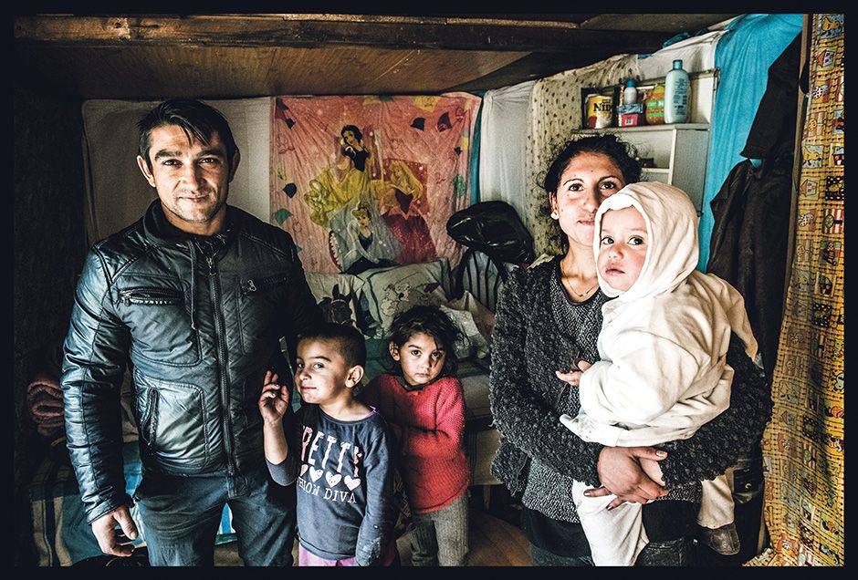 ROMA Tentenkamp gezin BRUZZ 1548