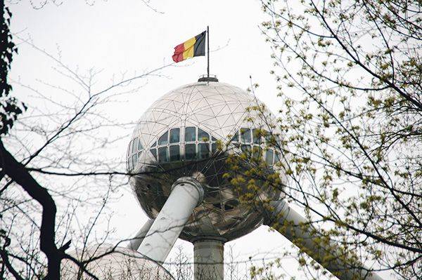 Belgische Vlag Atomium c Niels Mickers