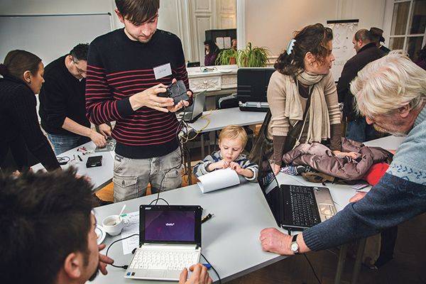 Repair Cafe Brussels Elzenhof c Dieter Telemans