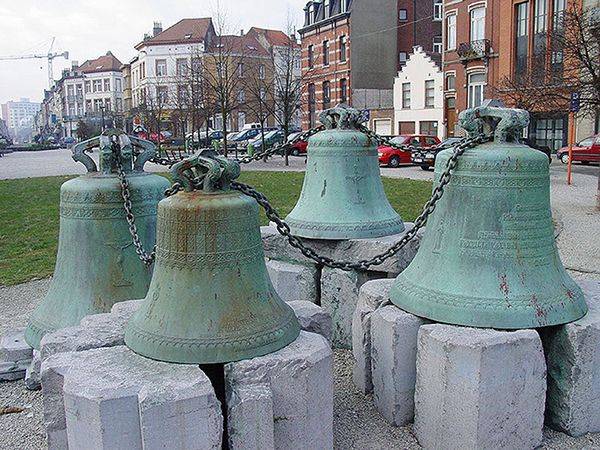 Van Meyelplein Etterbeek klokken 300dpi rgb