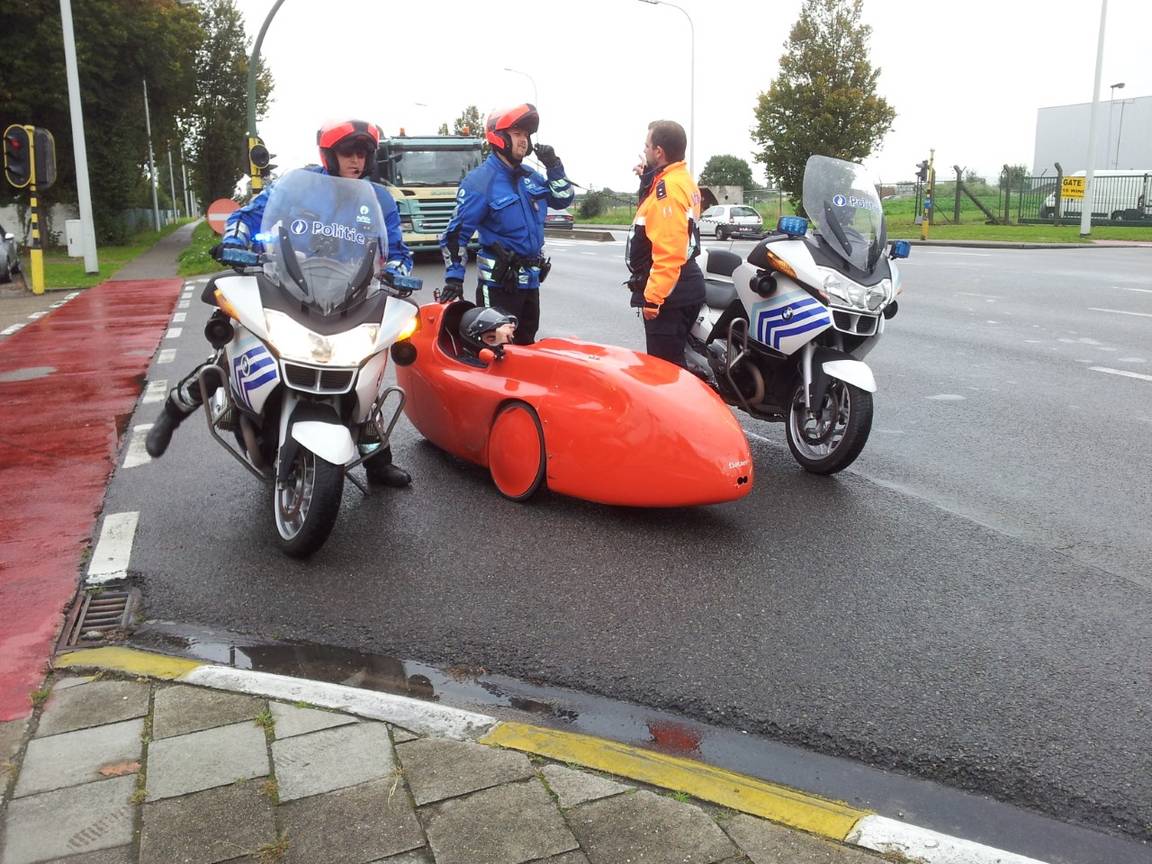 De elektrische 'fiets' werd langs de kant gezet aan een snelheid van 80 kilometer per uur.